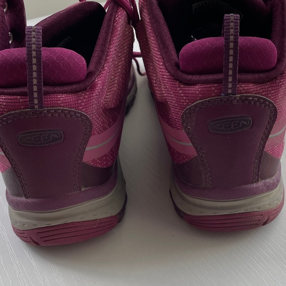 Keen Women's Athletic Shoes in Burgundy - Picture 5 of 8